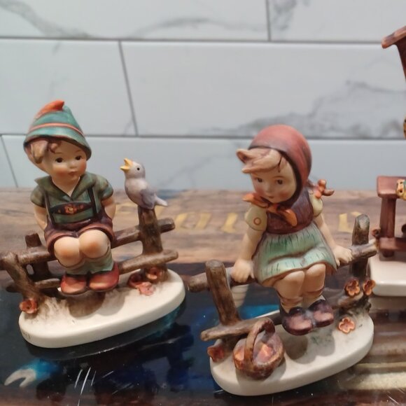 3 Hummels on fence+1 Adoration - Picture 1 of 10